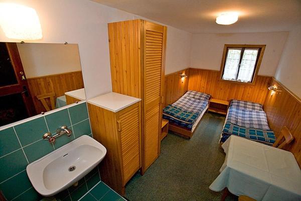 Schronisko Pttk Samotnia Hostel Karpacz Bilik gambar