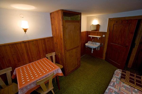 Schronisko Pttk Samotnia Hostel Karpacz Bilik gambar