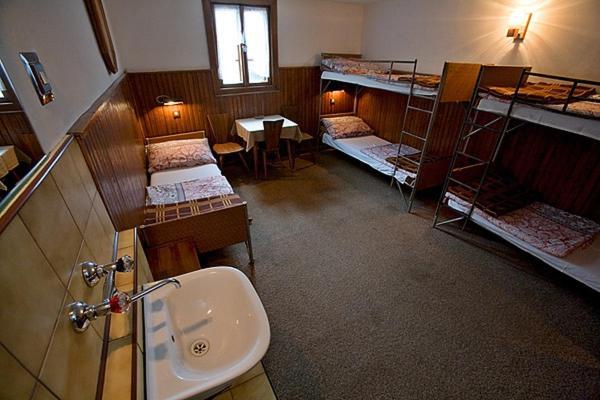Schronisko Pttk Samotnia Hostel Karpacz Bilik gambar